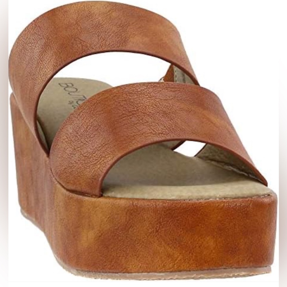 NWOT Boutique by Corkys Shamrock Wedge in Cognac